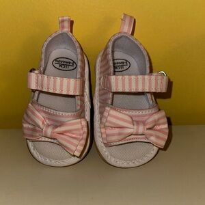 5 / $20 💖
Pink Striped Kids Shoes with Bow